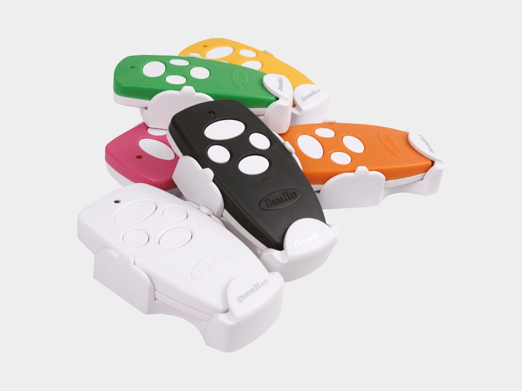 Пульты для управления воротами.